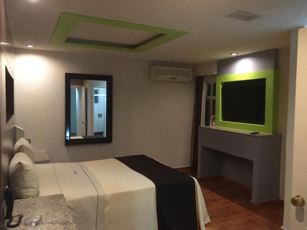 Hotel Altos *
